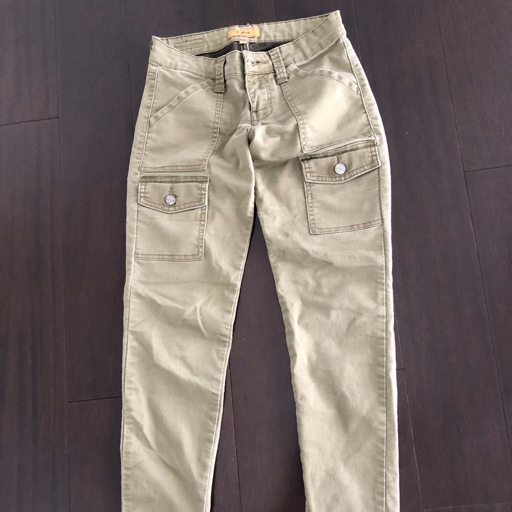 Trendy stretch cargo jeans. Size 0.